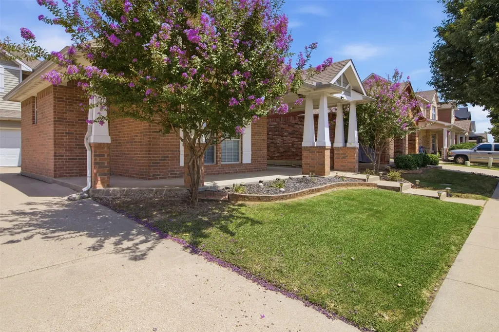 2648 Blackstone Drive Grand Prairie TX 75052