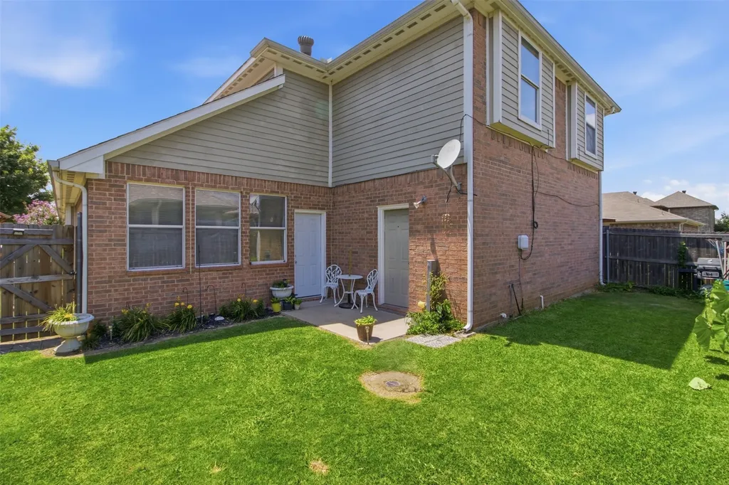 2648 Blackstone Drive Grand Prairie TX 75052