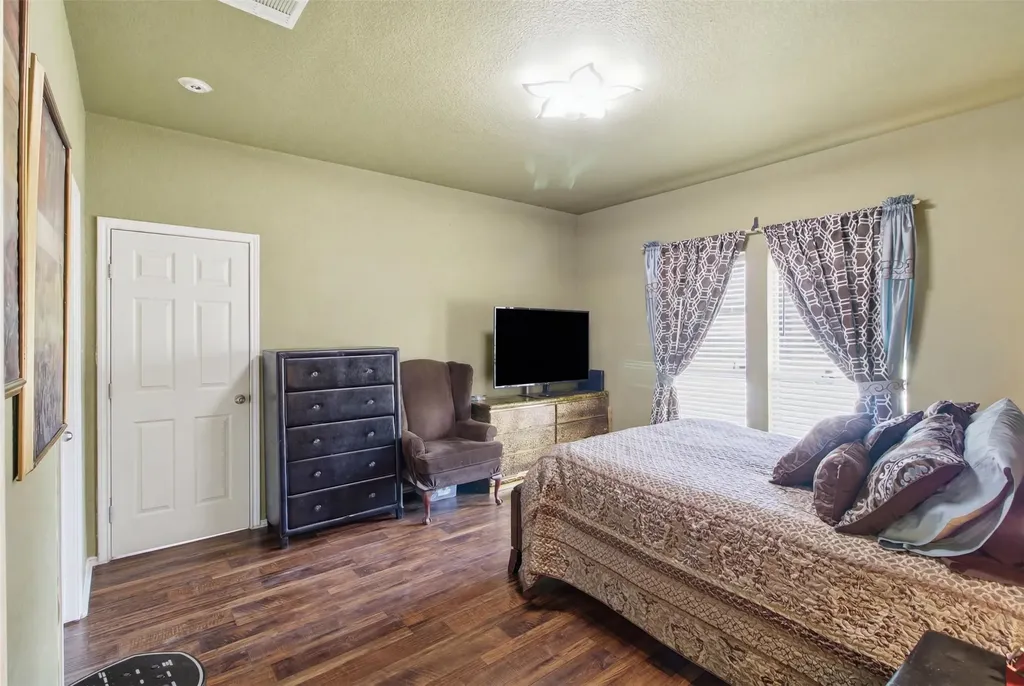 2648 Blackstone Drive Grand Prairie TX 75052