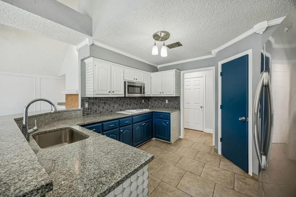 2215 Cimarron Road Mckinney TX 75072