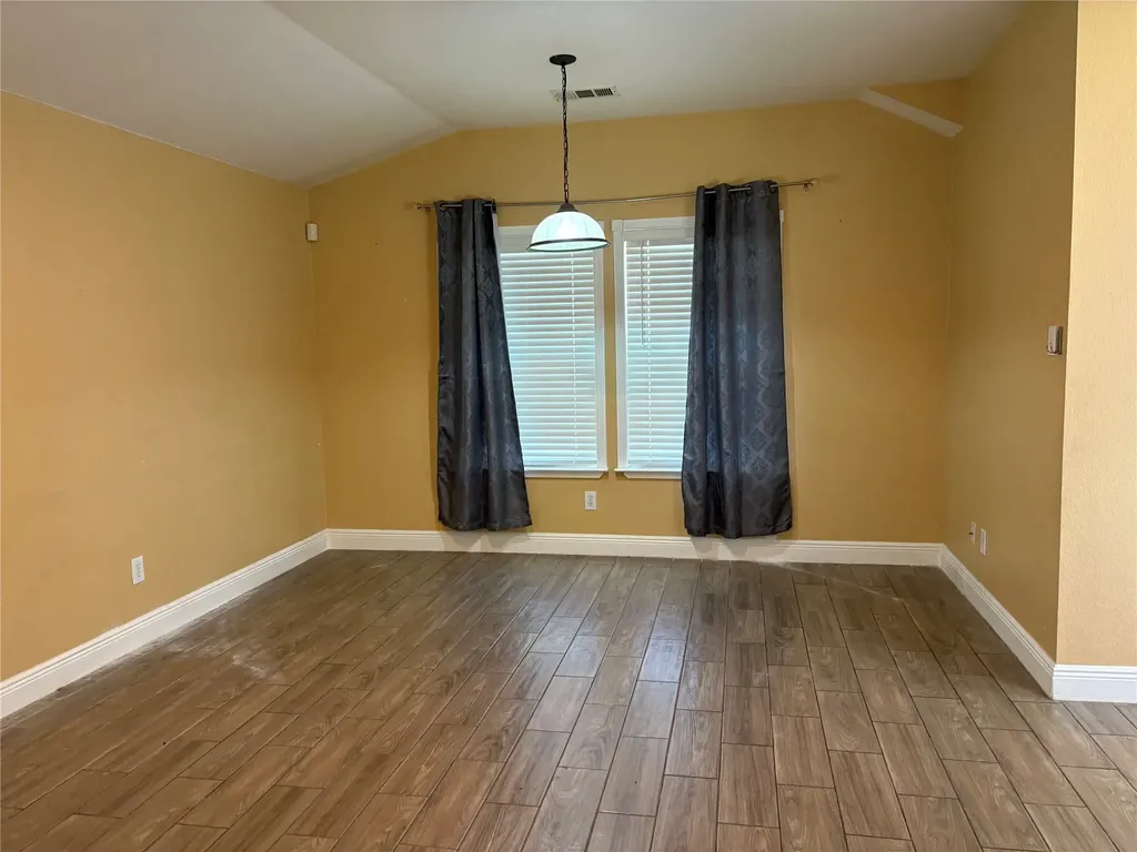 700 Stonedale Drive Arlington TX 76002