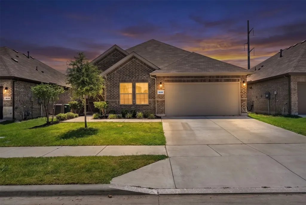 1016 Kirkham Way Fort Worth TX 76247