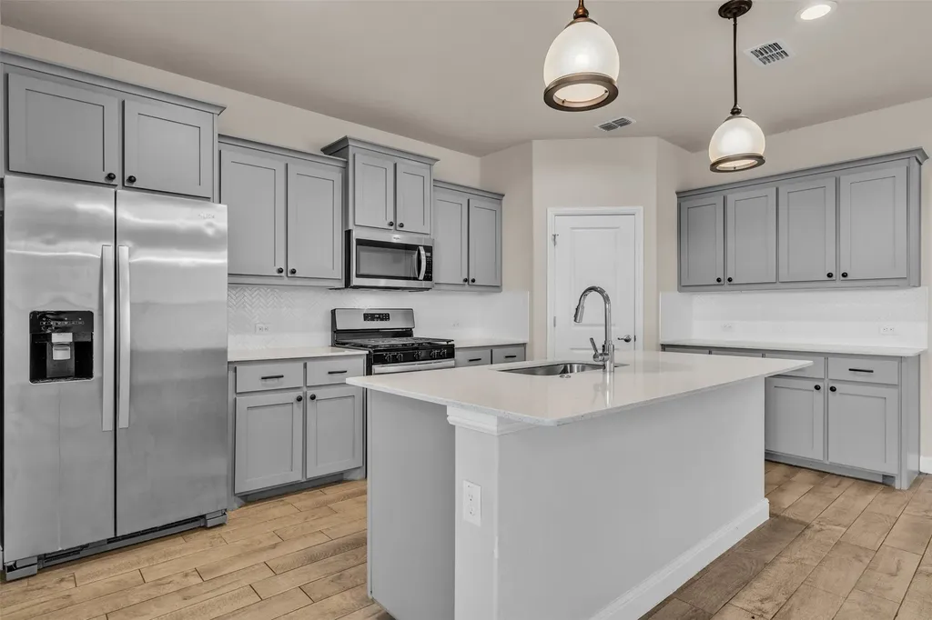 1016 Kirkham Way Fort Worth TX 76247