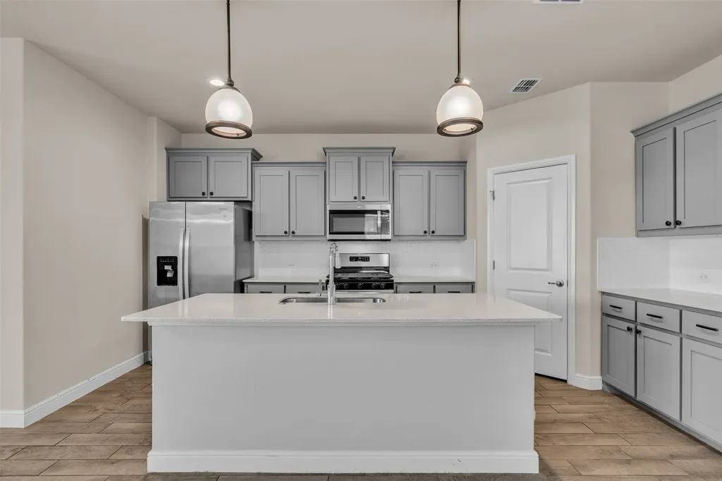 1016 Kirkham Way Fort Worth TX 76247