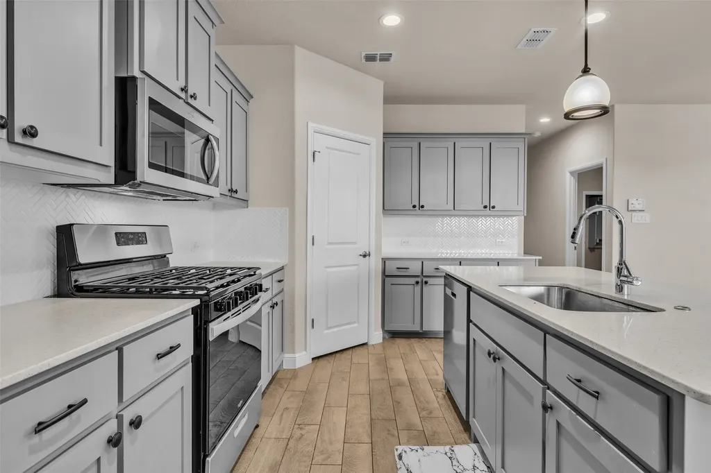 1016 Kirkham Way Fort Worth TX 76247