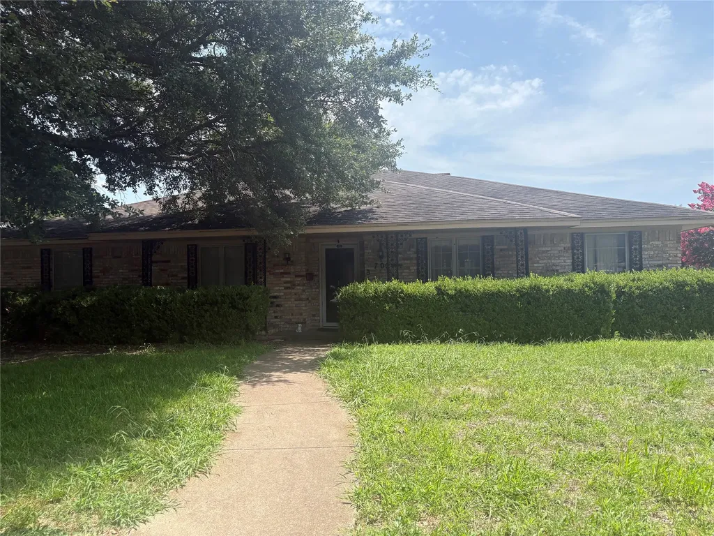 702 Granada Drive Duncanville TX 75116