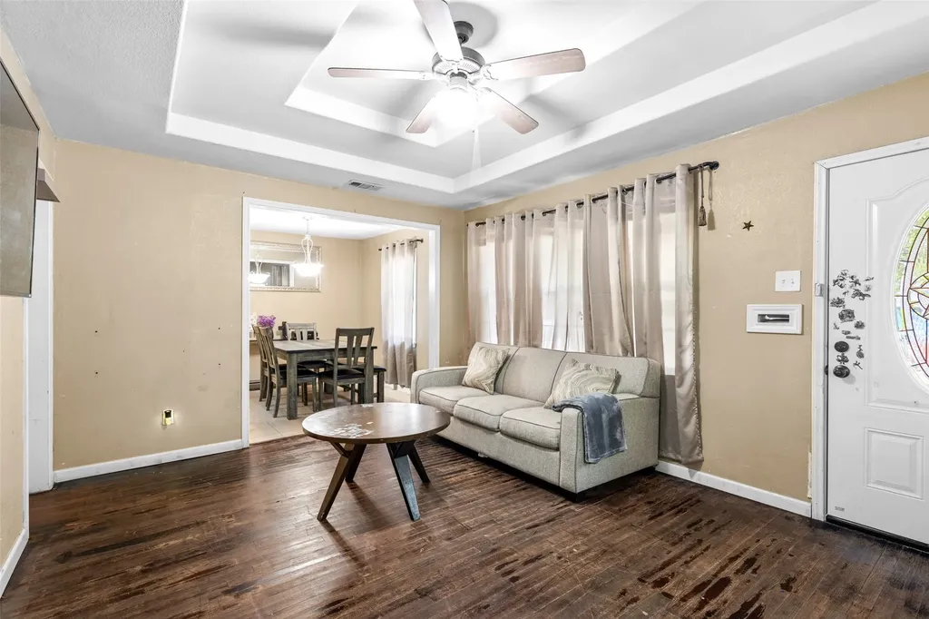4427 Baldwin Street Dallas TX 75210