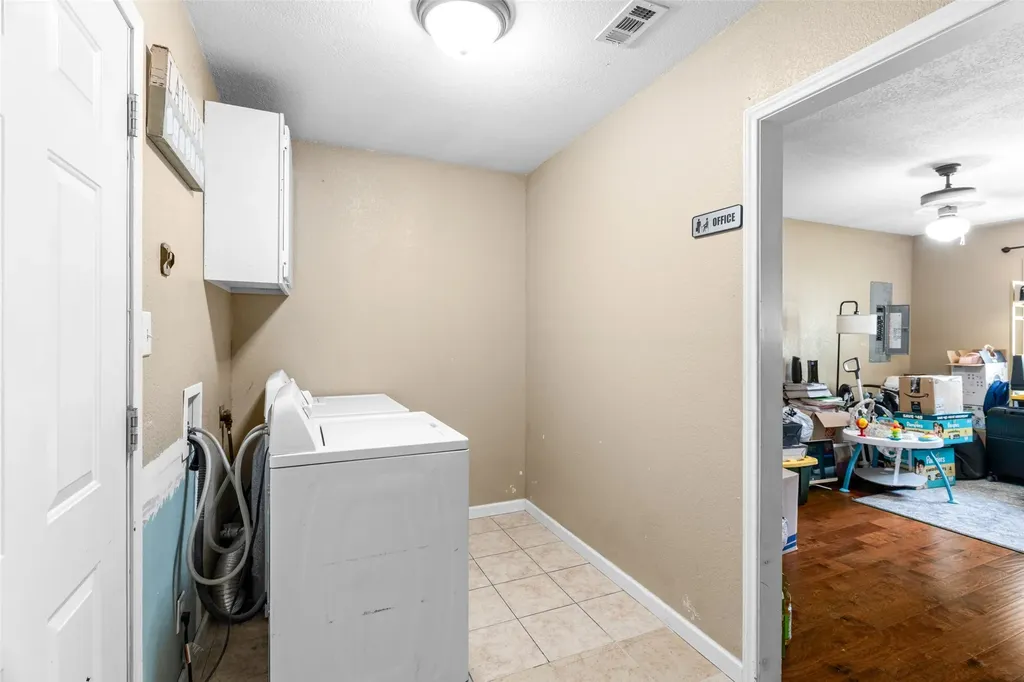 4427 Baldwin Street Dallas TX 75210