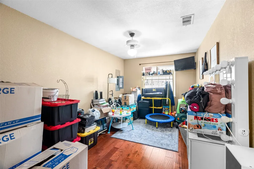 4427 Baldwin Street Dallas TX 75210