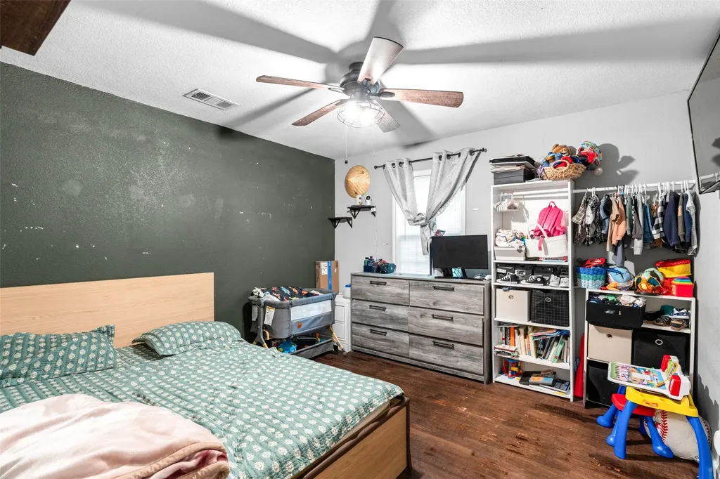 4427 Baldwin Street Dallas TX 75210
