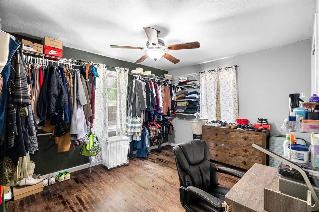 4427 Baldwin Street Dallas TX 75210