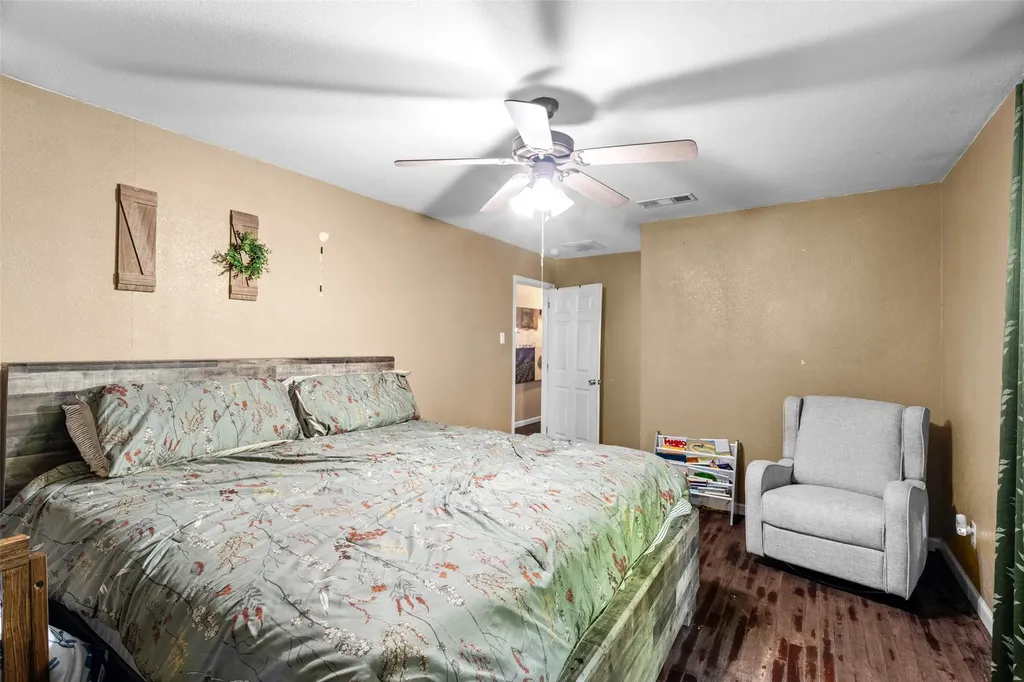 4427 Baldwin Street Dallas TX 75210