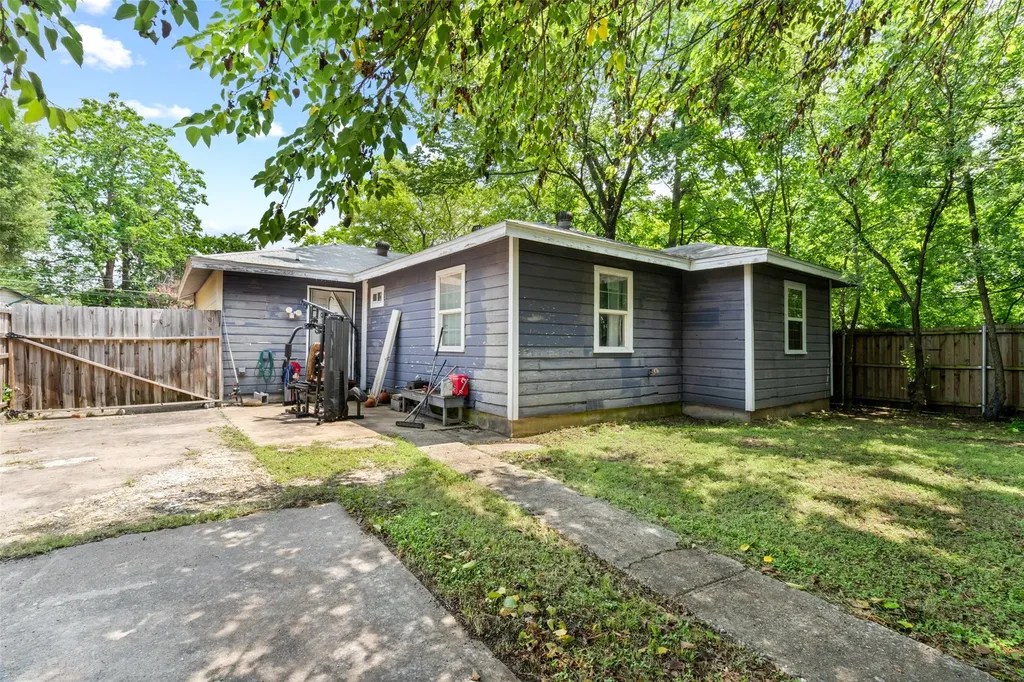 4427 Baldwin Street Dallas TX 75210