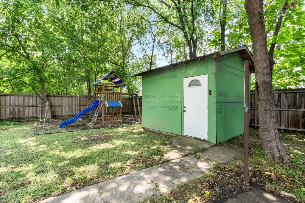 4427 Baldwin Street Dallas TX 75210