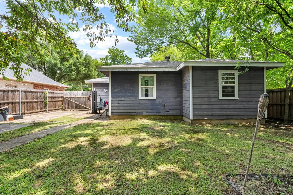4427 Baldwin Street Dallas TX 75210