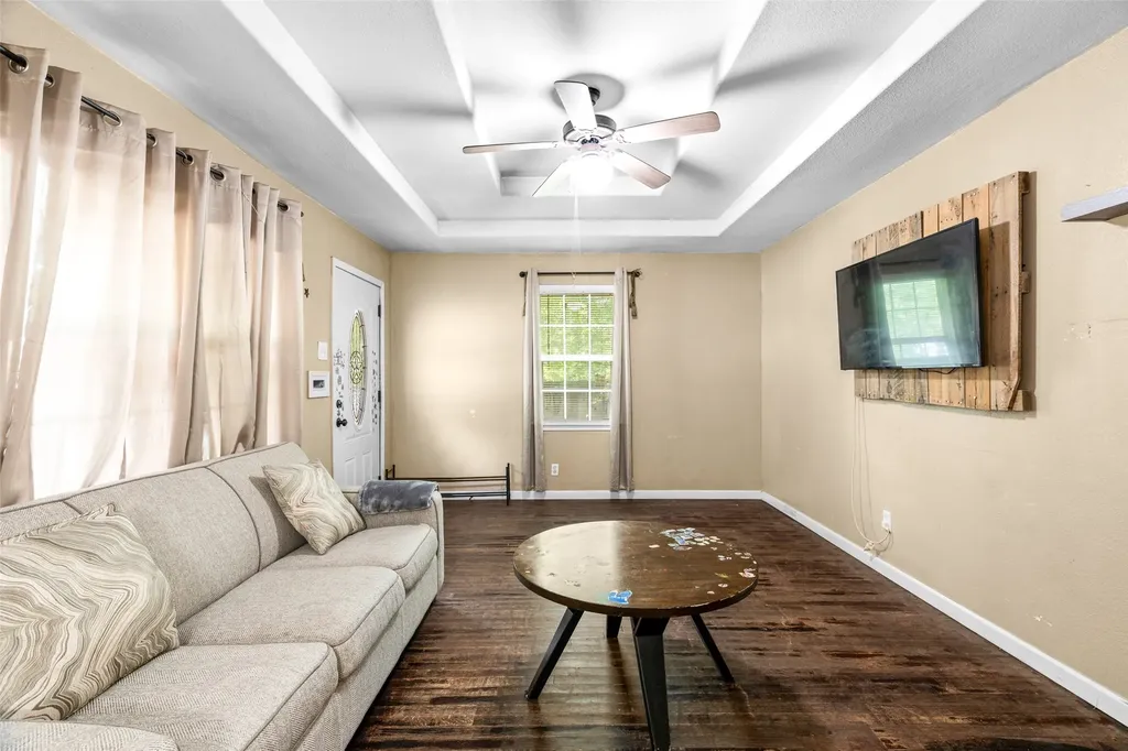 4427 Baldwin Street Dallas TX 75210