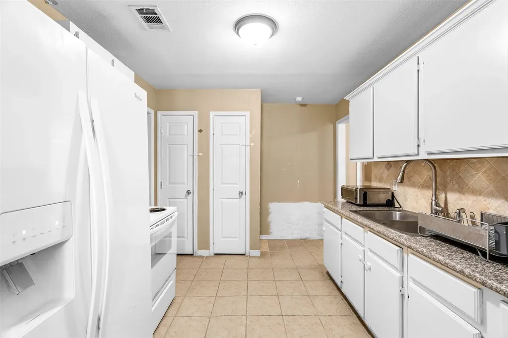 4427 Baldwin Street Dallas TX 75210