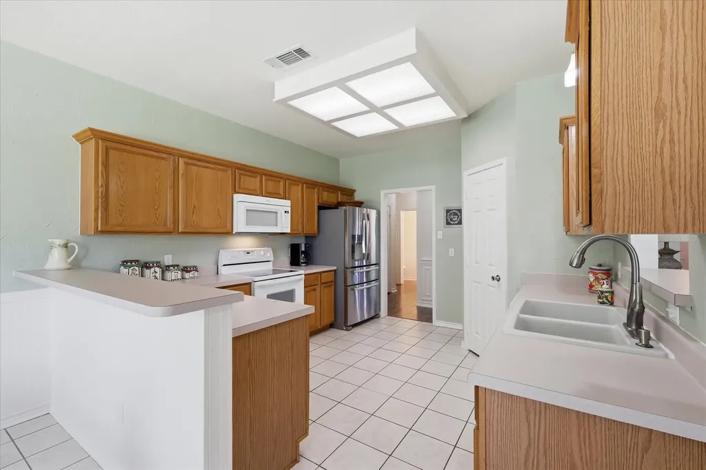 121 S Blue Bonnet Circle Justin TX 76247