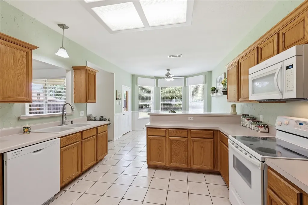 121 S Blue Bonnet Circle Justin TX 76247