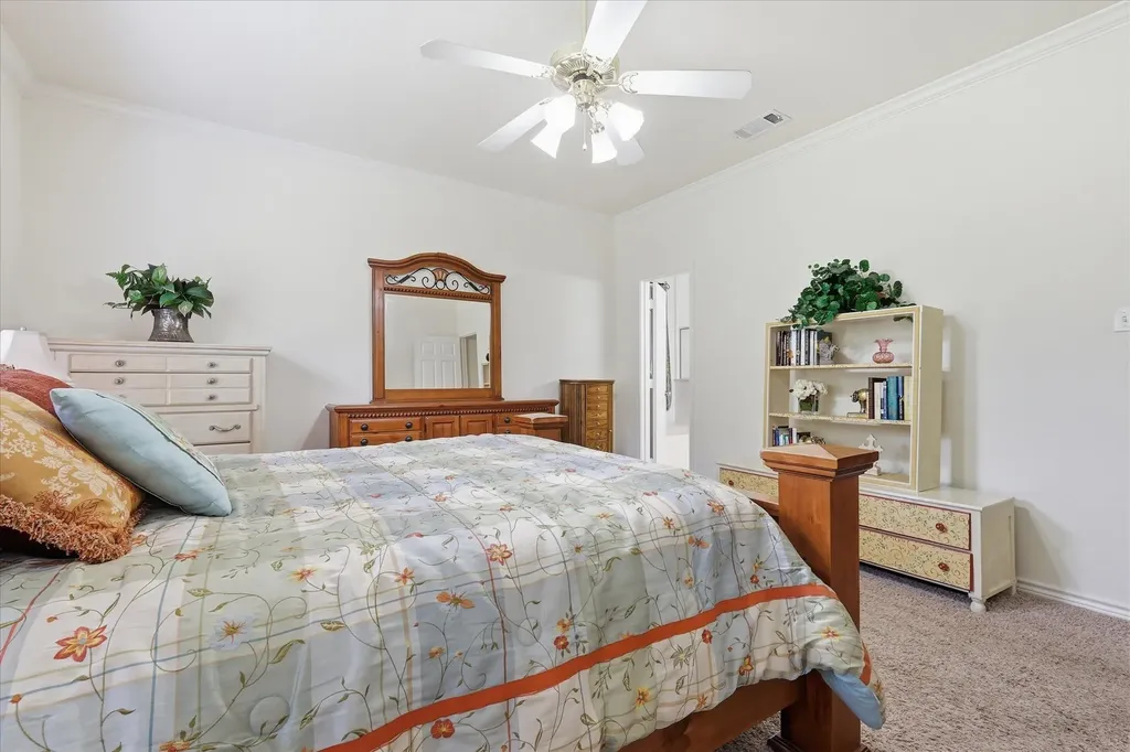 121 S Blue Bonnet Circle Justin TX 76247