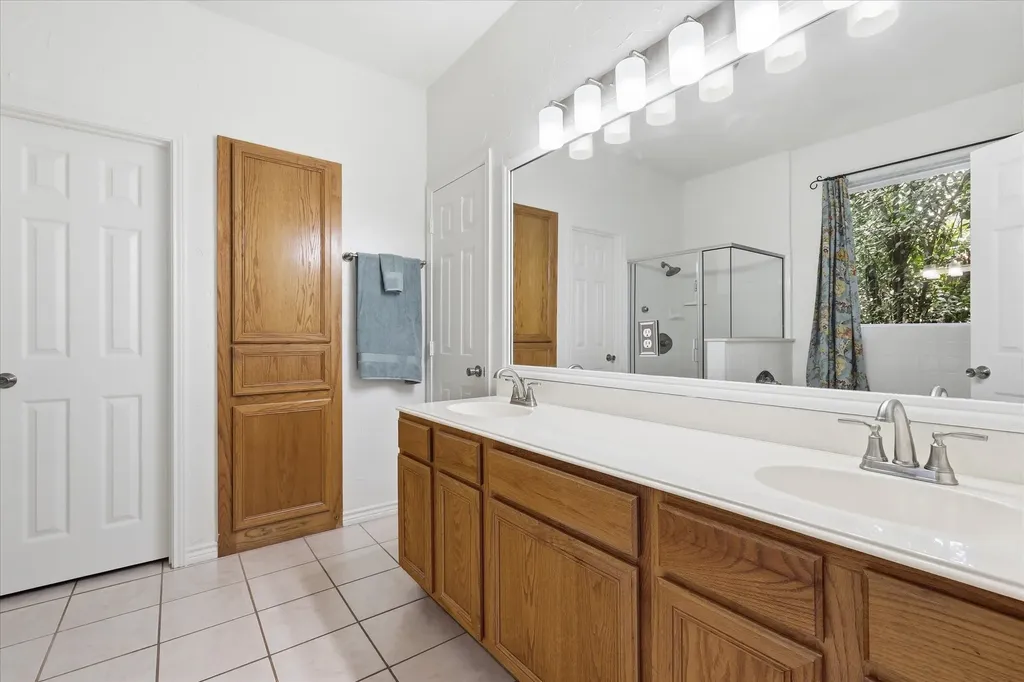 121 S Blue Bonnet Circle Justin TX 76247
