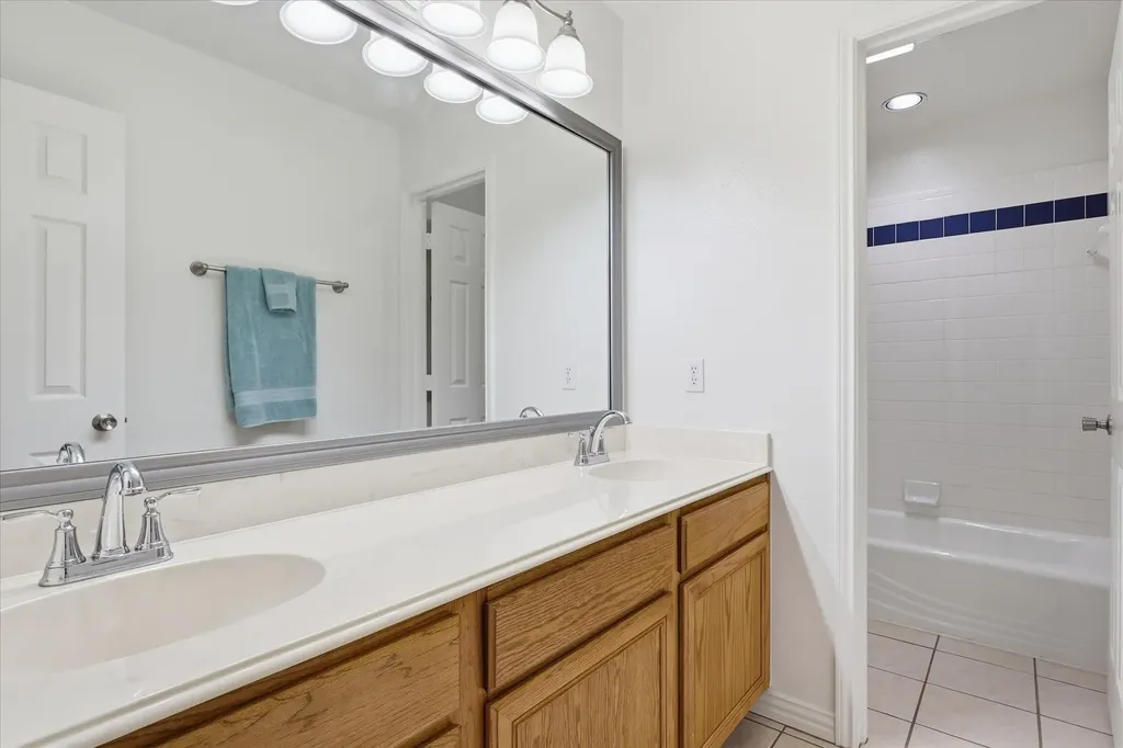 121 S Blue Bonnet Circle Justin TX 76247
