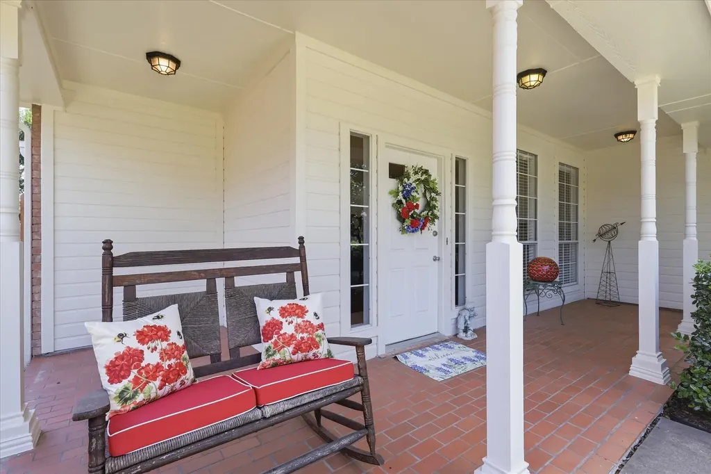 121 S Blue Bonnet Circle Justin TX 76247