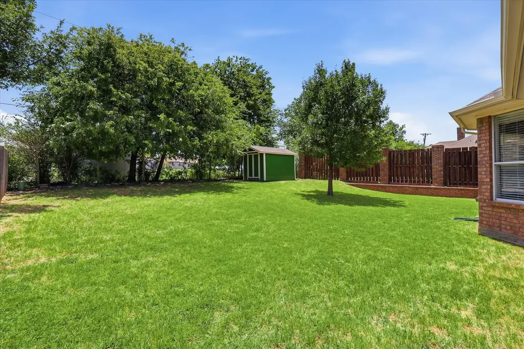 121 S Blue Bonnet Circle Justin TX 76247
