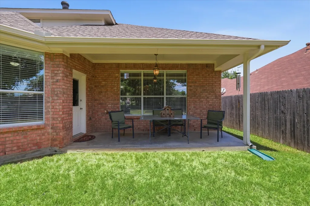 121 S Blue Bonnet Circle Justin TX 76247