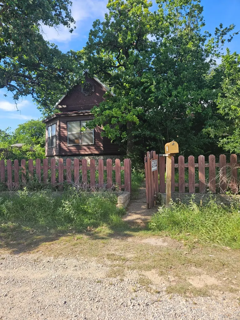 301 W Boynton Hamilton TX 76531