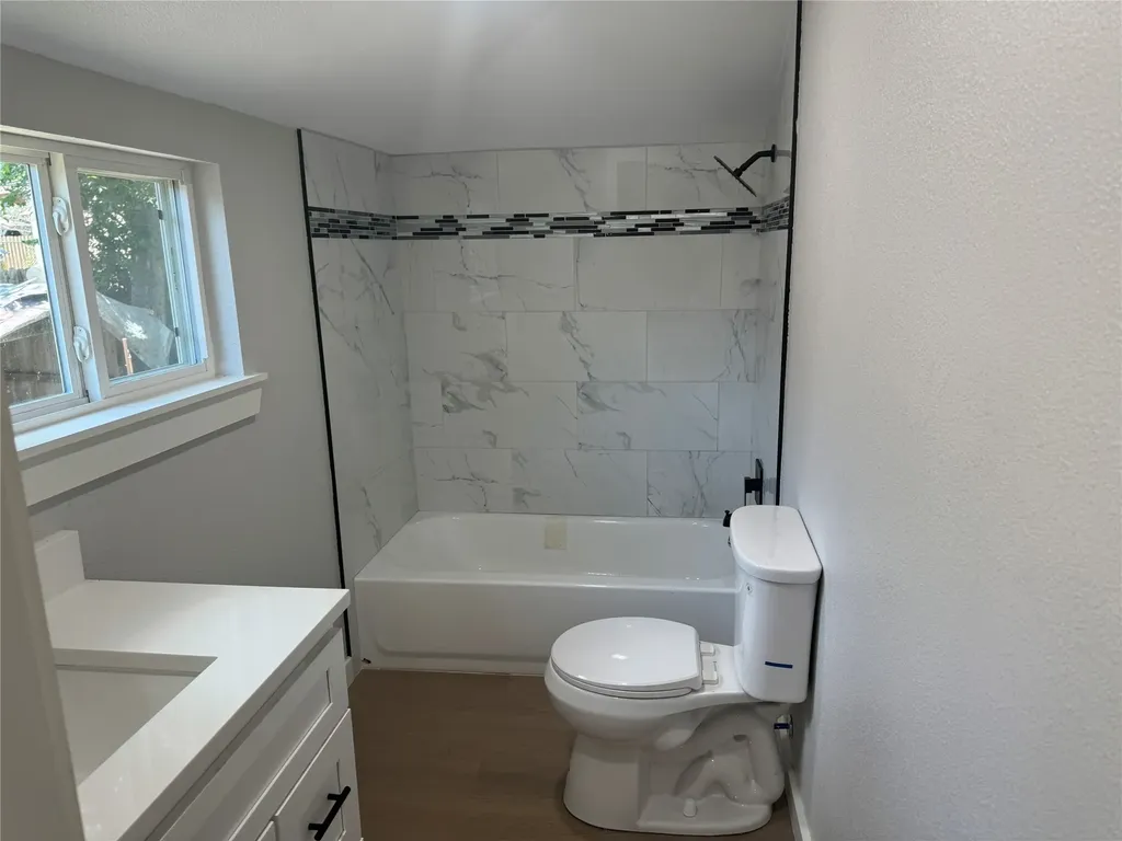 1123 Hansboro Avenue Dallas TX 75224