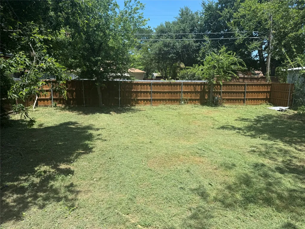 1123 Hansboro Avenue Dallas TX 75224