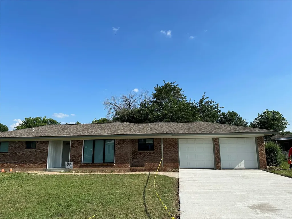 905 Elizabeth Boulevard Granbury TX 76048