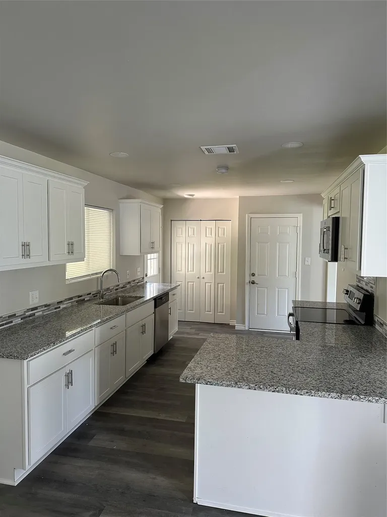 905 Elizabeth Boulevard Granbury TX 76048