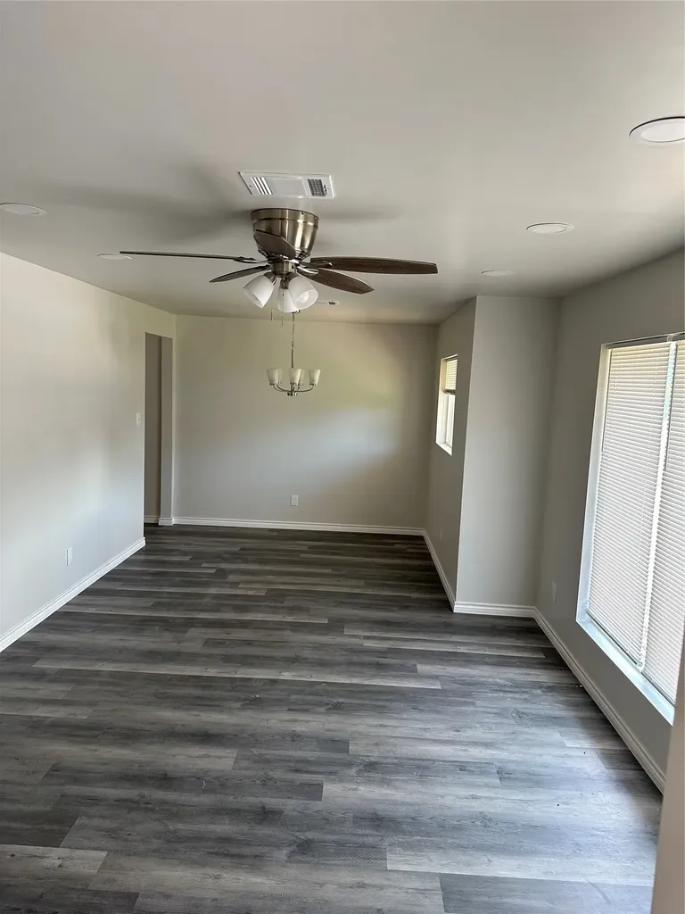 905 Elizabeth Boulevard Granbury TX 76048