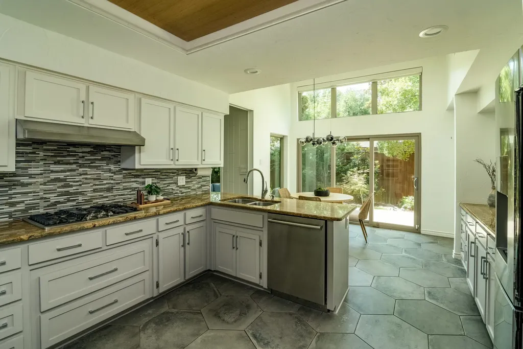 6918 Chevy Chase Avenue Dallas TX 75225