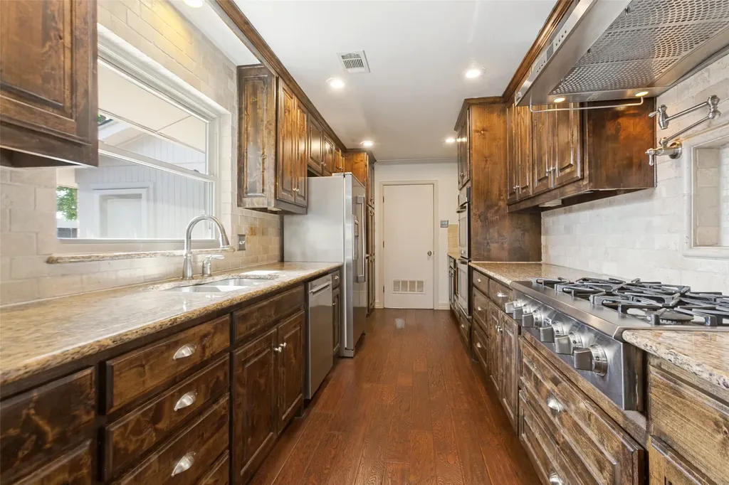 701 Brentwood Lane Richardson TX 75080