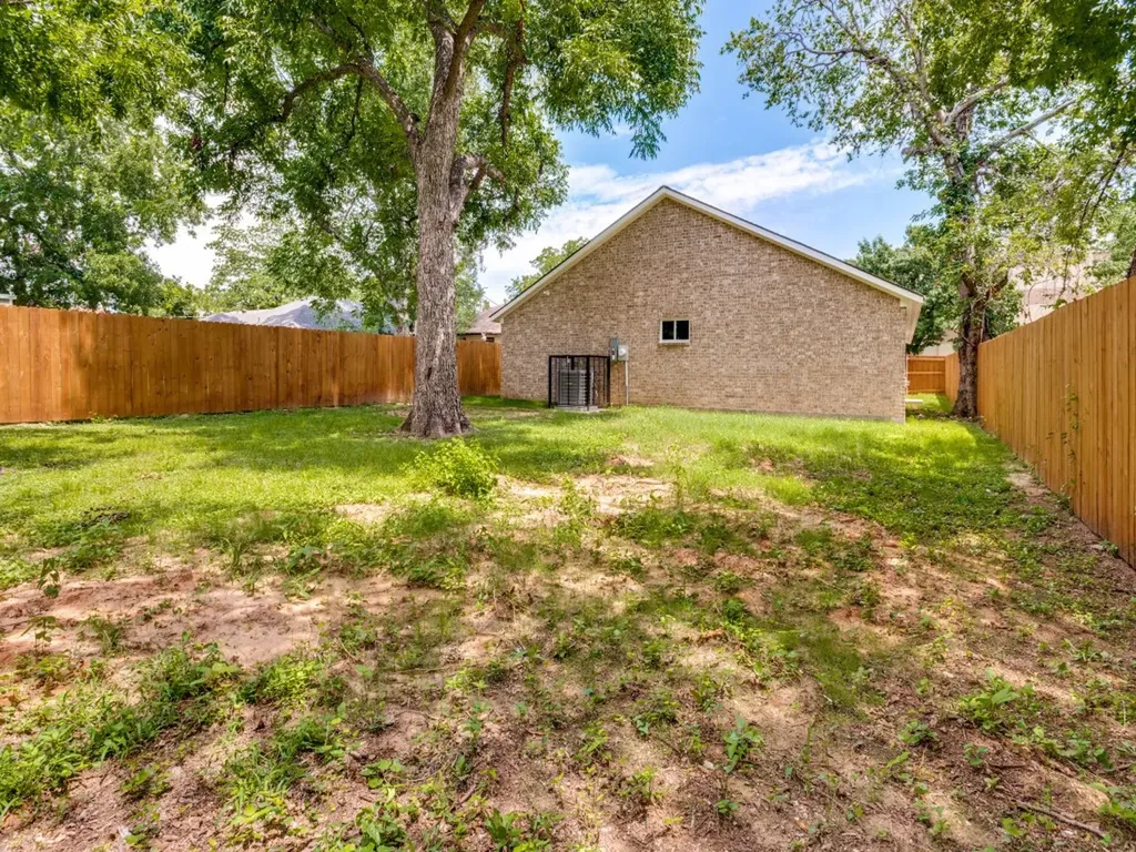 3327 Garden Lane Dallas TX 75215