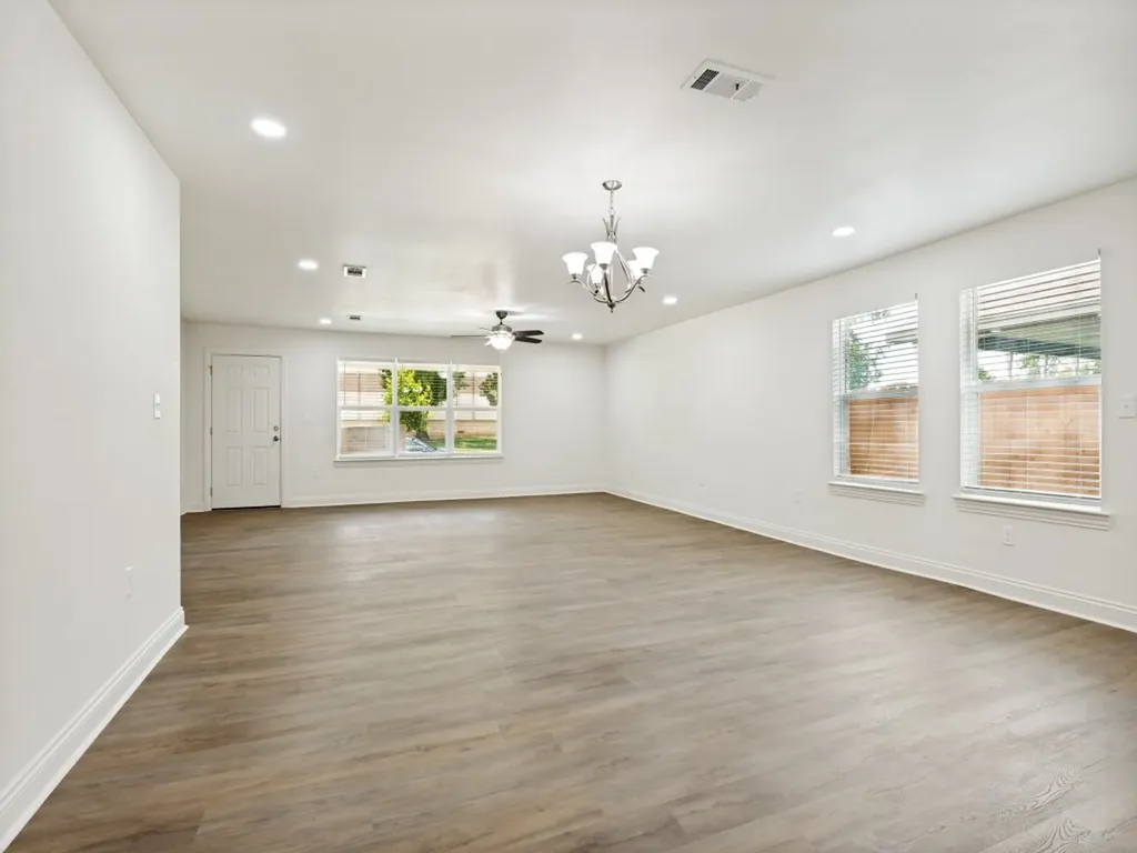 3327 Garden Lane Dallas TX 75215