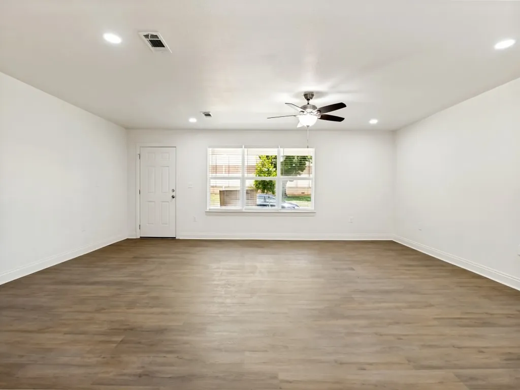 3327 Garden Lane Dallas TX 75215