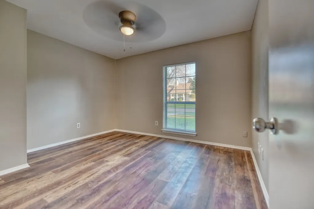 327 Southerland Avenue Mesquite TX 75150