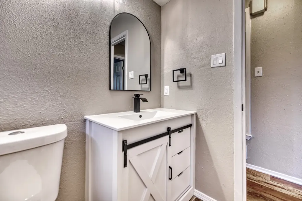 327 Southerland Avenue Mesquite TX 75150