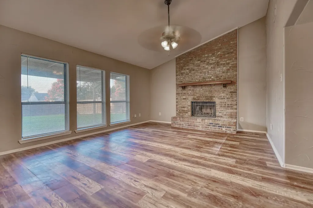 327 Southerland Avenue Mesquite TX 75150
