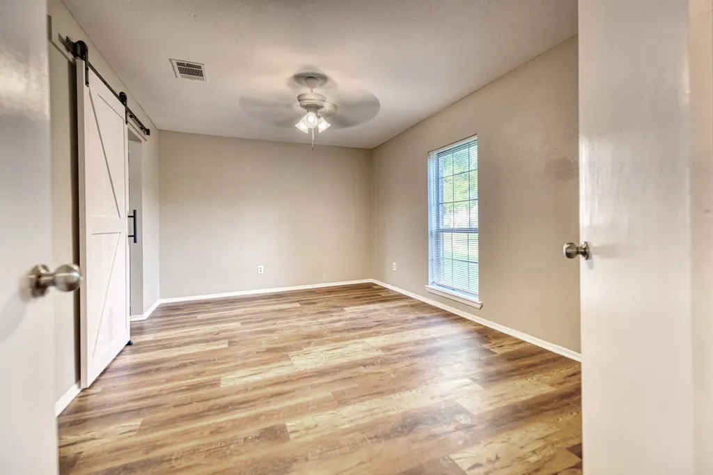 327 Southerland Avenue Mesquite TX 75150