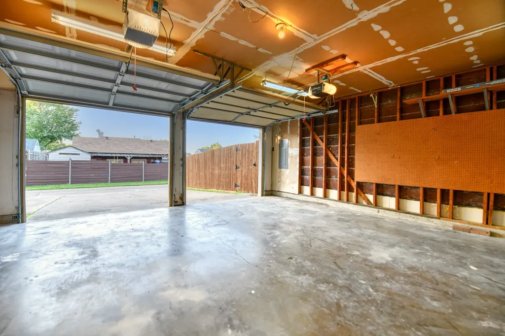 327 Southerland Avenue Mesquite TX 75150