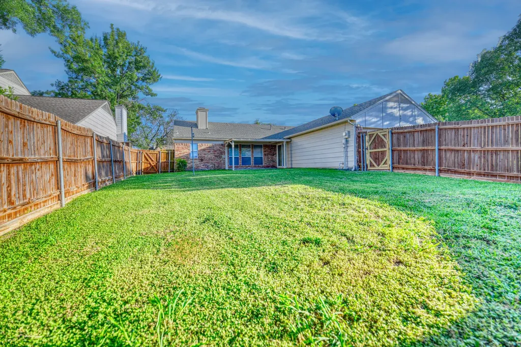 327 Southerland Avenue Mesquite TX 75150