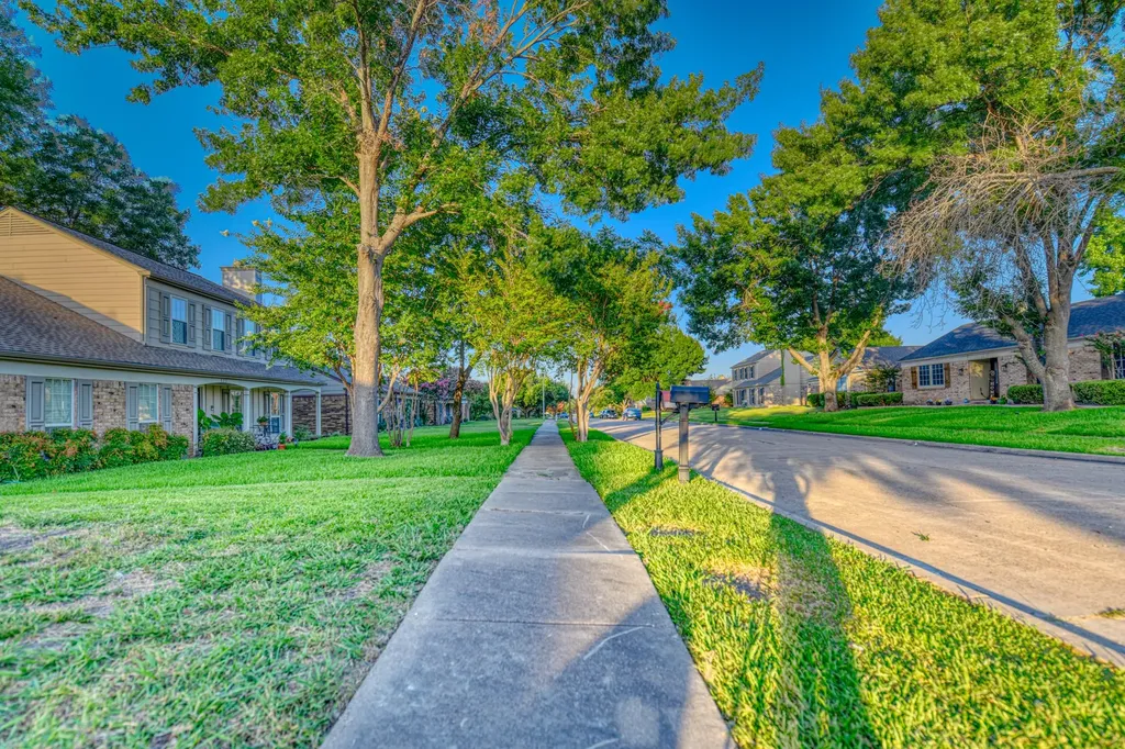 327 Southerland Avenue Mesquite TX 75150