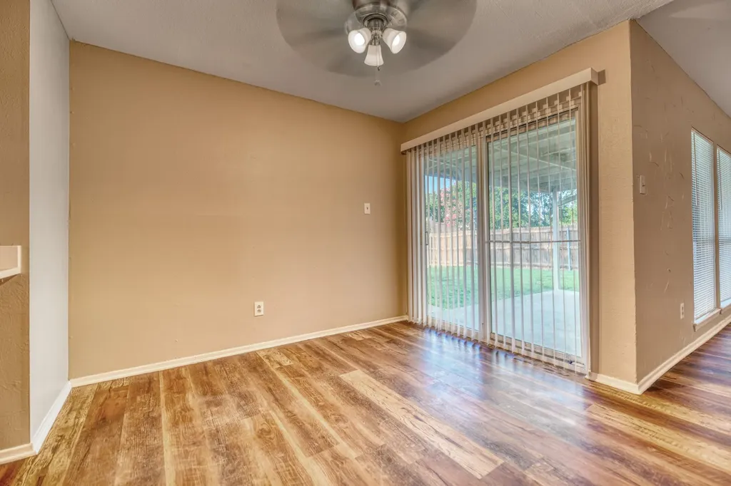 327 Southerland Avenue Mesquite TX 75150