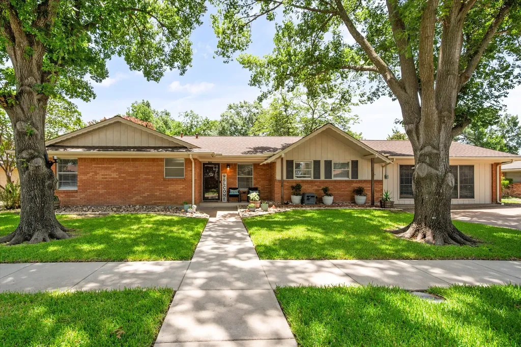 1409 Sundale Street Ennis TX 75119