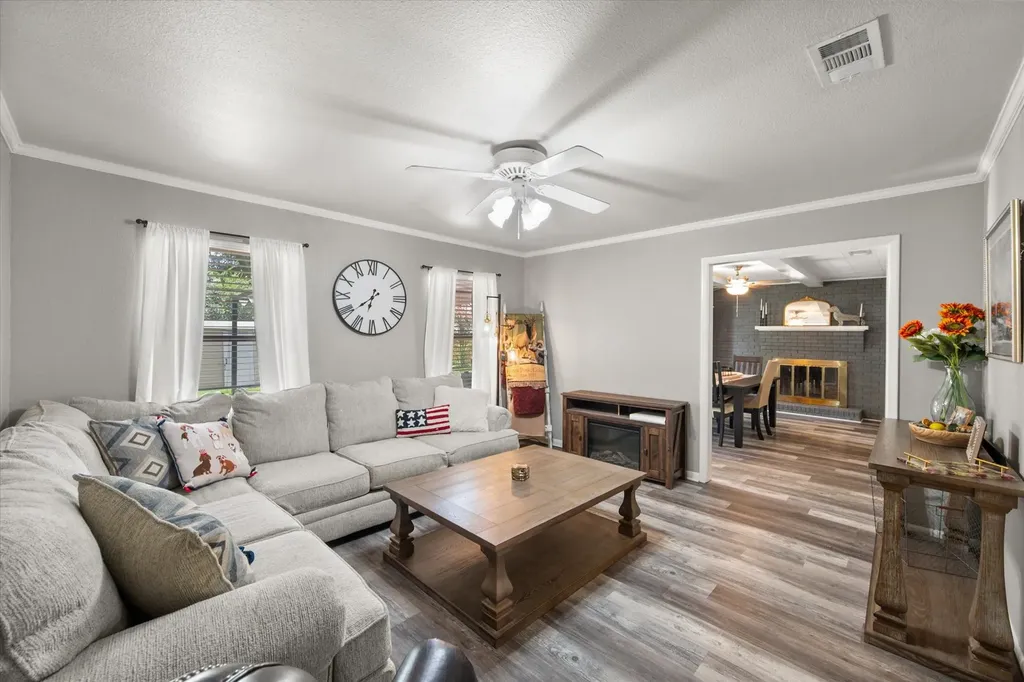 1409 Sundale Street Ennis TX 75119